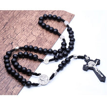 Carica l&#39;immagine nel visualizzatore di Gallery, QIGO Collane con ciondolo rosario con croce nera antica religiosa in legno religioso Collana con perline di Gesù San Benedetto per gioielli da uomo e donna 