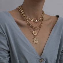 Carica l&#39;immagine nel visualizzatore di Gallery, Punk Miami Cuban Choker Necklace Colar Hip Hop Big Thick Chunky Chain Fashion Queen Coin Pendant Necklace Women Jewelry