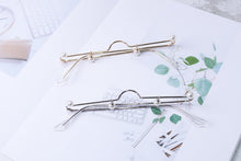 Carica l&#39;immagine nel visualizzatore di Gallery, montatura per occhiali vibrato senza lenti con catena intarsiata di perle occhiali decorativi per foto occhiali da donna super fire 
