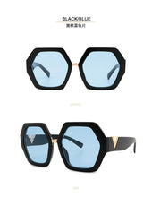 Carica l'immagine nel visualizzatore di Gallery, 2022 Luxury Square Sunglasses Ladies Fashion Glasses Classic Brand Designer Retro Sun Glasses Women Sexy Eyewear Unisex Shades