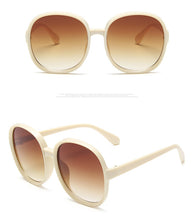 Carica l'immagine nel visualizzatore di Gallery, Newest Round Sunglasses Woman Oversized Female Glasses Gradient Fashion Brand Women Sun Glasses Ladies 2022 UV400