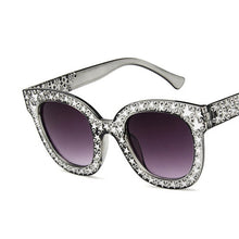 Carica l'immagine nel visualizzatore di Gallery, HAPTRON Dazzle Nero Grigio Occhiali da sole da donna Occhiali da sole vintage Cat Eye Occhiali da sole Star Occhiali da sole con tonalità a specchio 