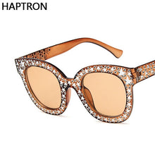 Carica l'immagine nel visualizzatore di Gallery, HAPTRON Dazzle Nero Grigio Occhiali da sole da donna Occhiali da sole vintage Cat Eye Occhiali da sole Star Occhiali da sole con tonalità a specchio 