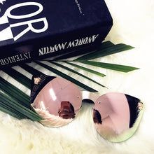 Carica l&#39;immagine nel visualizzatore di Gallery, HBK Rose Gold Sunglasses Women Skull Mirror Diamond Brand Designer Metal Frame Sun Glasses Mirror Flat Lens Lunettes de soleil