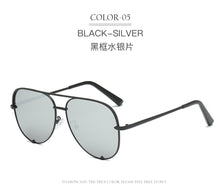 Carica l'immagine nel visualizzatore di Gallery, 2022 New Fashion Brand Designer Ladies Pilot Sunglasses Women Men Goggle Gradient Sun Glasses For Female Mirror Shades UV400