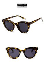 Carica l'immagine nel visualizzatore di Gallery, Nuove donne occhiali da sole cat eye moda sexy occhiali da sole UV400 occhiali da sole da donna in plastica con lenti sfumate 