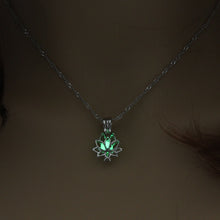 Carica l&#39;immagine nel visualizzatore di Gallery, Glowing In The Dark Moon Lotus Flower Shaped Pendant Necklace For Women Yoga Prayer Buddhism Jewelry