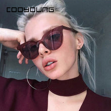 Carica l'immagine nel visualizzatore di Gallery, Nuove donne occhiali da sole cat eye moda sexy occhiali da sole UV400 occhiali da sole da donna in plastica con lenti sfumate 