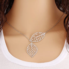 Carica l&#39;immagine nel visualizzatore di Gallery, Fashion Shiny Crystal Necklace Zircon Pendant Transparent Fishing Line Invisible Ladies Necklace Jewelry Clavicle Chain Chocker