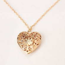 Carica l&#39;immagine nel visualizzatore di Gallery, Fashion Shiny Crystal Necklace Zircon Pendant Transparent Fishing Line Invisible Ladies Necklace Jewelry Clavicle Chain Chocker