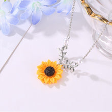 Carica l'immagine nel visualizzatore di Gallery, Pearl New Creative Sunflower Pendant Necklaces Vintage Fashion Daily Jewelry Temperament Cute Sweater Necklaces for Women
