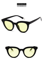 Carica l'immagine nel visualizzatore di Gallery, Nuove donne occhiali da sole cat eye moda sexy occhiali da sole UV400 occhiali da sole da donna in plastica con lenti sfumate 