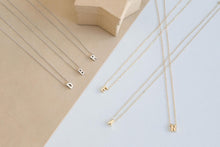 Carica l&#39;immagine nel visualizzatore di Gallery, Fashion Gold Chain Initial Charms Necklace Pendant Metal Letters For Jewelry Cut Letters Single Name Necklaces