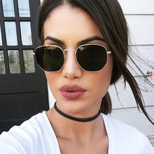 Carica l'immagine nel visualizzatore di Gallery, Women Photochromic Sunglasses Polarized Men Color Changing Sunglasses Ladies Fashion Oval Driving Metal Shades