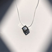 Carica l&#39;immagine nel visualizzatore di Gallery, Fashion Shiny Crystal Necklace Zircon Pendant Transparent Fishing Line Invisible Ladies Necklace Jewelry Clavicle Chain Chocker