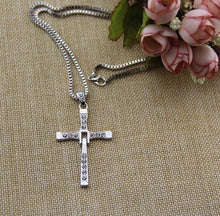 Carica l&#39;immagine nel visualizzatore di Gallery, Vendita calda The Movie Fast and Furious Collana con ciondolo Dominic Toretto Cross Pendenti da uomo per gioielli da uomo Collana in cristallo 