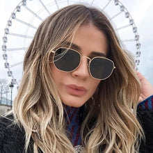 Carica l'immagine nel visualizzatore di Gallery, Women Photochromic Sunglasses Polarized Men Color Changing Sunglasses Ladies Fashion Oval Driving Metal Shades
