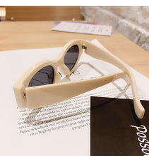 Load image into Gallery viewer, Ins Popular Fashion Small Cat Eye Sunglasses Woman Vintage Oval Eyewear Men Champagne Tea Sun Glasses Shades UV400