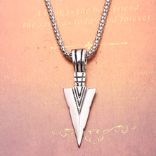 Carica l&#39;immagine nel visualizzatore di Gallery, Men&#39;s  Design Matte Black Long Necklace with Arrow Pendant Jewelry Chain Hip Hop Punk Rock Christmas Halloween Gift For Men Wome