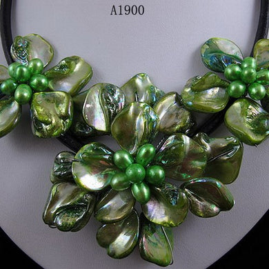 Collana fatta a mano in pelle con fiori di conchiglia, vera pelle verde con fiori di conchiglia, gioielli perfetti per le donne 