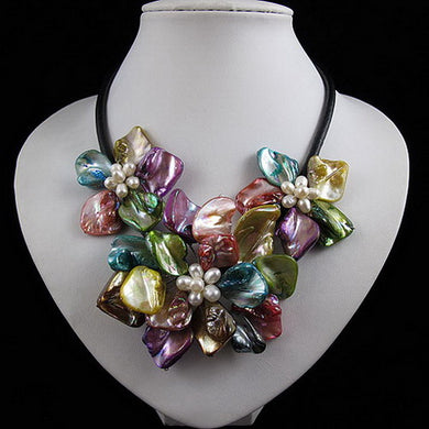 Collana fatta a mano in pelle con fiori di conchiglia, vera pelle multicolore con fiori di conchiglia di perle genuine, gioielli perfetti per le donne 