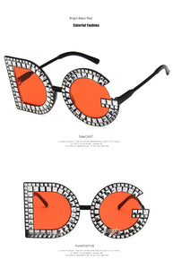2022 Trend Letter Sunglasses Female Oversized Sun Glasses Women Luxury Brand Spray Paint Diamond Frame Flash Shades Eyeglasses