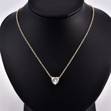 Carica l&#39;immagine nel visualizzatore di Gallery, 2020 New Female Fashion Crystal Heart Necklace Pendant  Short Gold Chain Necklace Pendant Necklace Charm Gifts girlfriends
