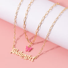 Carica l&#39;immagine nel visualizzatore di Gallery, Moda farfalla acrilica Old English Font pendenti Collana doppio strato acido acetico Collana per bambina Girocollo Gioielli di dichiarazione 