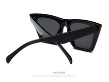 Carica l&#39;immagine nel visualizzatore di Gallery, New Woman Men Occhiali da sole Cat Eye con montatura grande Occhiali quadrati personalizzati Occhi di gatto colorati Occhiali alla moda Occhiali retrò versatili UV400 