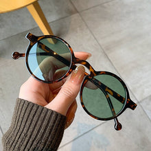 Load image into Gallery viewer, Oulylan Retro Round Sunglasses Women Men Classic Brand Leopard Green Sun Glasses Shades Ladies UV400 Sunglass Oval Eyewear