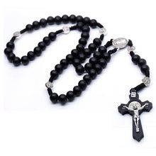 Carica l&#39;immagine nel visualizzatore di Gallery, QIGO Collane con ciondolo rosario con croce nera antica religiosa in legno religioso Collana con perline di Gesù San Benedetto per gioielli da uomo e donna 