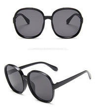 Carica l'immagine nel visualizzatore di Gallery, Newest Round Sunglasses Woman Oversized Female Glasses Gradient Fashion Brand Women Sun Glasses Ladies 2022 UV400