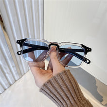 Carica l'immagine nel visualizzatore di Gallery, New Sunglasses Fashion Men And Women Jumping Di Hip Hop Couple Glasses Super Fire Retro Sunglasses