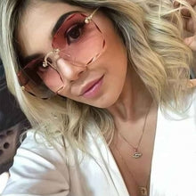 Carica l'immagine nel visualizzatore di Gallery, 2022 Occhiali da sole quadrati senza montatura Donne Designer di marca di lusso Occhiali rossi estivi Occhiali da sole moda per uomo UV400 Shades Oculos 