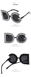 2022 Trend Letter Sunglasses Female Oversized Sun Glasses Women Luxury Brand Spray Paint Diamond Frame Flash Shades Eyeglasses