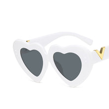 Load image into Gallery viewer, Heart Sun Glasses Women Brand Designer Steampunk Sunglasses Men Vintage Irregular Goggle Shades Eyewear UV400 Gafas De Sol