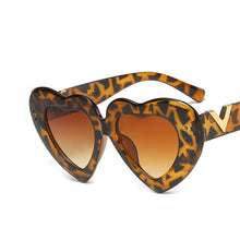 Load image into Gallery viewer, Heart Sun Glasses Women Brand Designer Steampunk Sunglasses Men Vintage Irregular Goggle Shades Eyewear UV400 Gafas De Sol