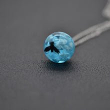 Carica l&#39;immagine nel visualizzatore di Gallery, Transparent Resin Rould Ball Moon Pendant Necklace Women Blue Sky White Cloud Chain Necklace Fashion Jewelry Gifts for Girl