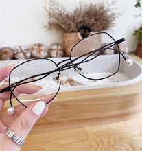 Load image into Gallery viewer, Anti-blue Light Glasses Frame Women Irregular Eyeglasses Unique Pearl Bent-leg Spectacle Frame Fashion Myopia Frames