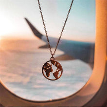 Carica l&#39;immagine nel visualizzatore di Gallery, Collana con mappa del mondo Ciondolo con mappa in oro Girocollo con mappa del mondo Girocollo con stella Crescent Moon Collane per donna Gioielli Boho multistrato 