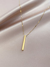 Load image into Gallery viewer, 2020 South Korea New Exquisite Shell Titanium Steel Necklace Simple Fashionable Clavicle Chain Women&#39;s Jewelry
