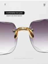 Carica l&#39;immagine nel visualizzatore di Gallery, Moda nuovo designer di marca occhiali da sole quadrati senza cornice moda donna metallo senza montatura lenti sfumate occhiali da sole femminili Oculos 2022 