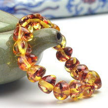 Carica l'immagine nel visualizzatore di Gallery, Bracciale in salamoia galleggiante in ambra alta. I braccialetti con linea elastica in rilievo di cera d'api per uomini e donne possono effettuare la spedizione 