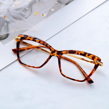 Load image into Gallery viewer, Cat Eye Glasses Frame Faceted Crystal Eyeglasse Can Be Equipped with Myopia Glasses Vintage Women&#39;s Eyeglass Frame