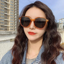 Load image into Gallery viewer, Selling Candy Color Simple Sunglasses Sweet and Versatile Ladies Sunglasses Personality Trend Round Frame Sunglasses