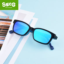 Load image into Gallery viewer, In 2022, SecG's  children's blue light proof glasses are equipped with magnet clip and color plate