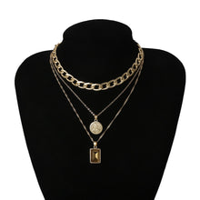 Carica l&#39;immagine nel visualizzatore di Gallery, Punk Miami Cuban Choker Necklace Colar Hip Hop Big Thick Chunky Chain Fashion Queen Coin Pendant Necklace Women Jewelry