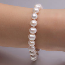 Carica l'immagine nel visualizzatore di Gallery, Natural 8-10mm White Round Pearl Bracelet Men Women 7.5