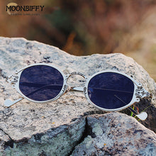 Carica l&#39;immagine nel visualizzatore di Gallery, Occhiali da sole ovali Steampunk in stile giapponese Occhiali da vista con montatura in metallo gotico inciso Occhiali da tiro da strada Occhiali da sole UV400 