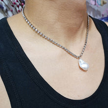 Carica l&#39;immagine nel visualizzatore di Gallery, Fashion 2 Layers Pearls Geometric Pendants Necklaces For Women Gold Metal Snake Chain Necklace New Design Jewelry Gift
